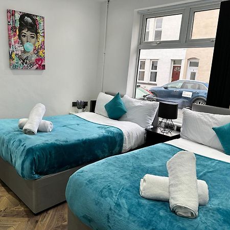 4 Bed 4 Bath House With Free Parking, 5 Mins To Lfc And 15 Mins To City Centre Liverpool Extérieur photo