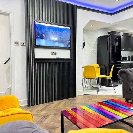 4 Bed 4 Bath House With Free Parking, 5 Mins To Lfc And 15 Mins To City Centre Liverpool Extérieur photo