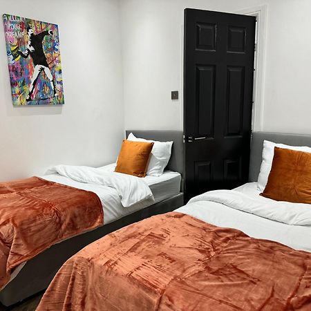 4 Bed 4 Bath House With Free Parking, 5 Mins To Lfc And 15 Mins To City Centre Liverpool Extérieur photo