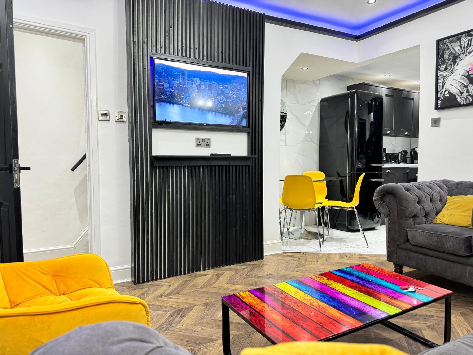 4 Bed 4 Bath House With Free Parking, 5 Mins To Lfc And 15 Mins To City Centre Liverpool Extérieur photo