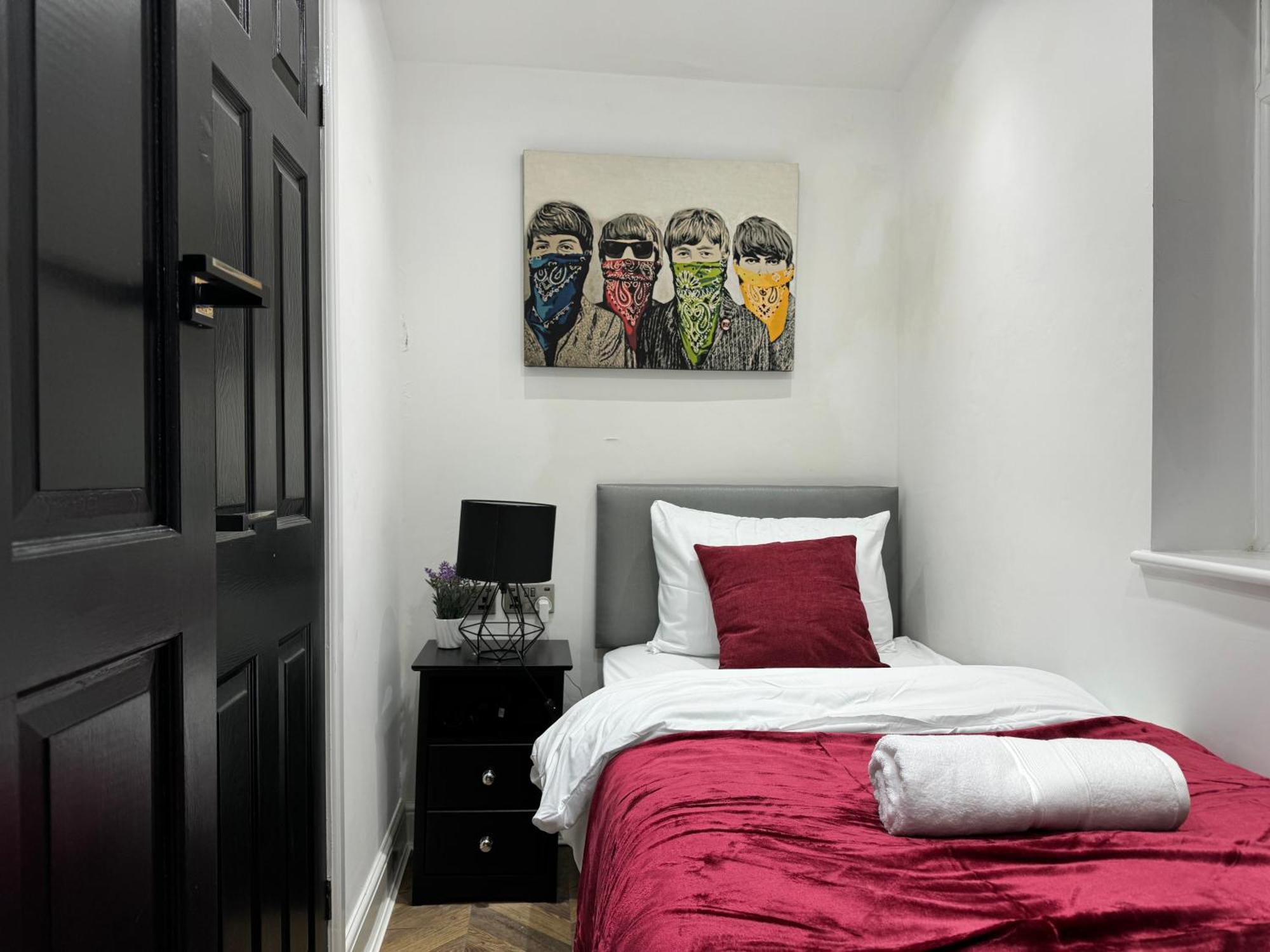 4 Bed 4 Bath House With Free Parking, 5 Mins To Lfc And 15 Mins To City Centre Liverpool Extérieur photo